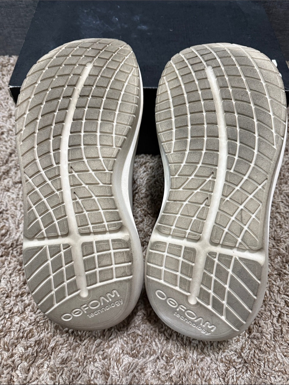 Men's OOFOS OOmy Zen in black and white - Picture 5 of 5
